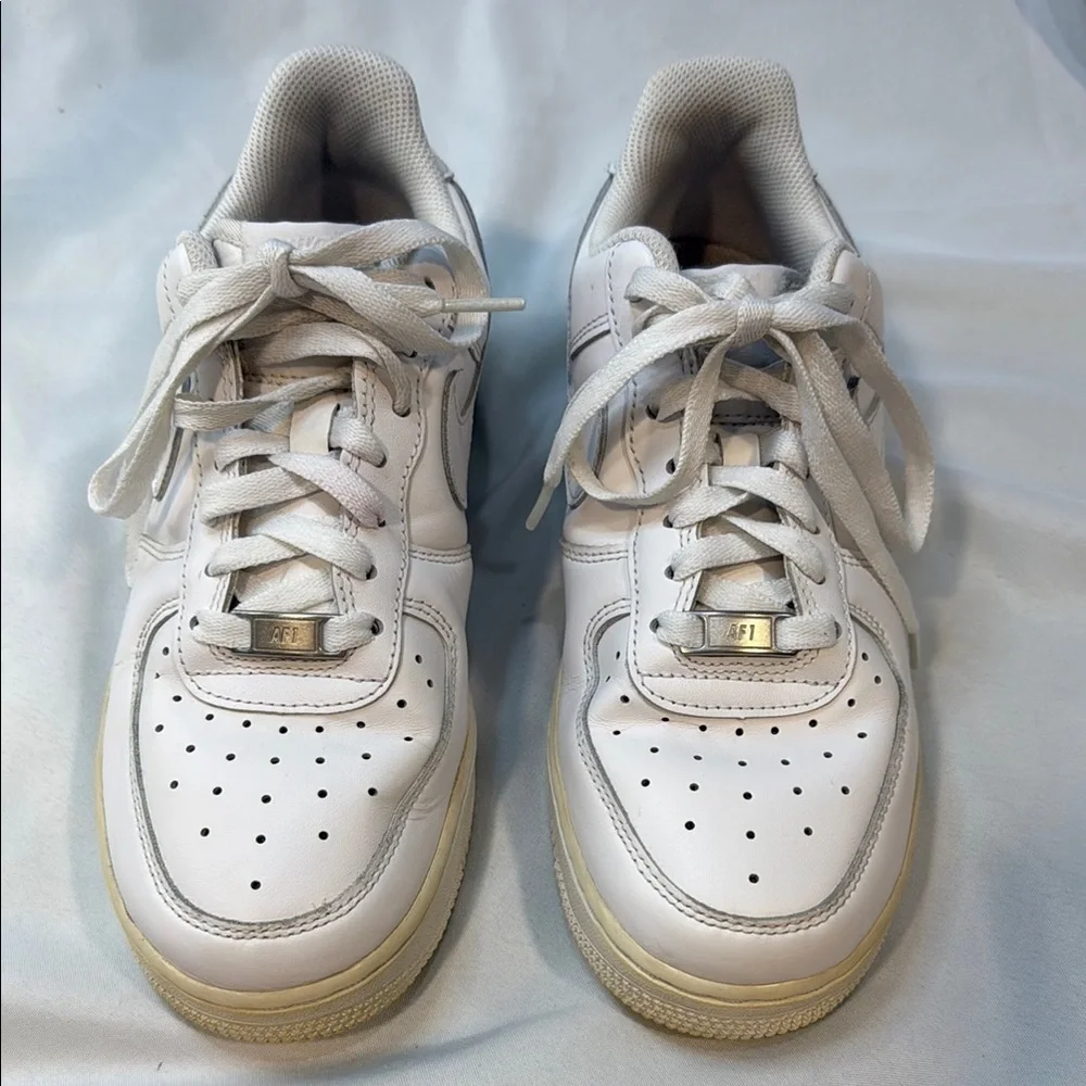 Nike Air Force-1 Womens size 8.5 Sneakers white leather low top, pre-owned, nice